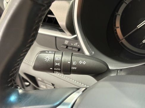 Used 2021 Toyota Highlander XLE AWD/4WD image 15