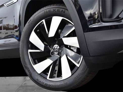 New 2026 Volkswagen Atlas Cross Sport SE image 3