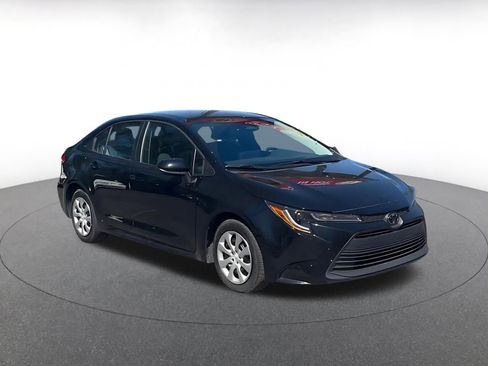 Used 2025 Toyota Corolla LE image 3