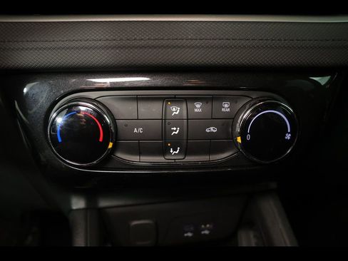 Used 2025 Chevrolet TrailBlazer LT image 24