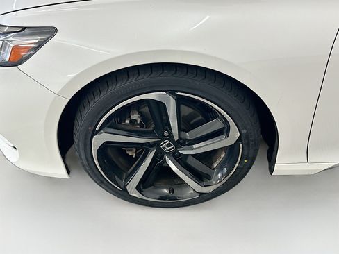 Used 2018 Honda Accord Sport image 11
