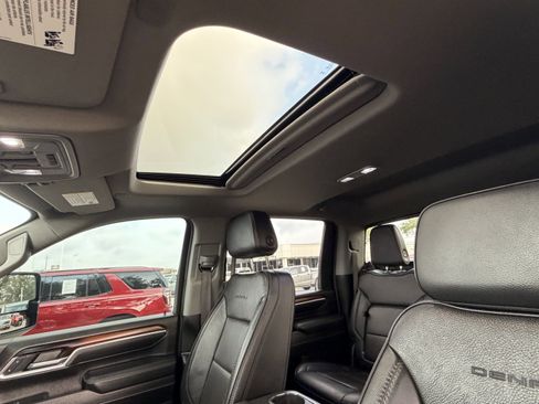 Used 2025 GMC Sierra 3500 Denali AWD/4WD image 22