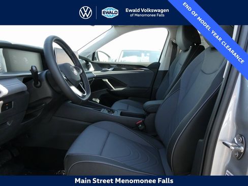 New 2025 Volkswagen Tiguan SE image 26