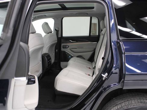 Used 2022 Jeep Grand Cherokee Overland image 36