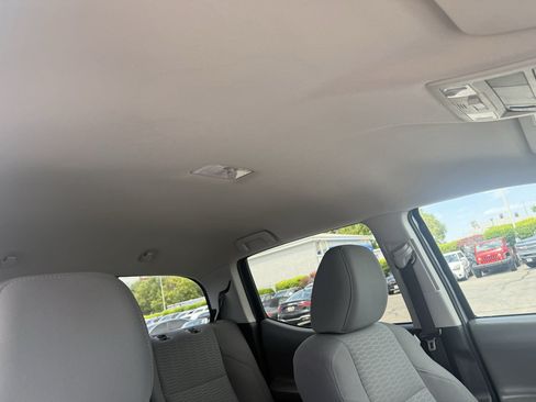 Used 2017 Toyota Tacoma SR5 w/ Tow Package AWD/4WD image 19