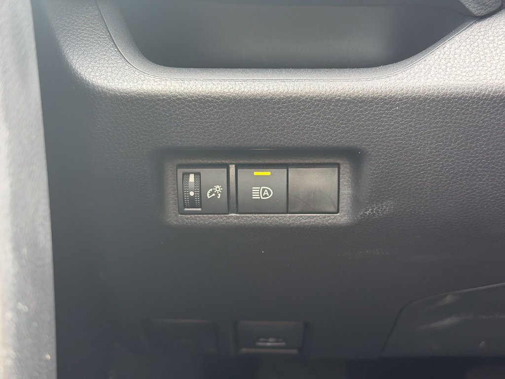 Used 2025 Toyota RAV4 XLE AWD/4WD image 11
