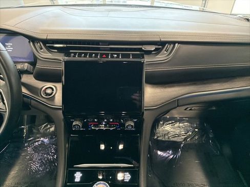 Used 2022 Jeep Grand Cherokee Overland image 25