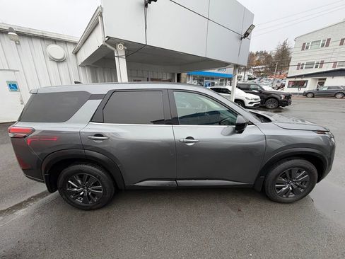 Used 2023 Nissan Pathfinder S image 6
