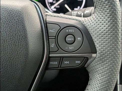 Used 2022 Toyota Avalon Limited image 16