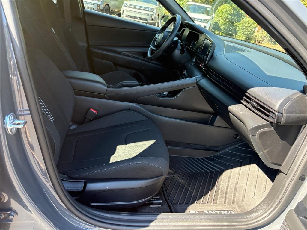Certified 2025 Hyundai Elantra Sport FWD image 16