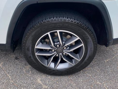 Used 2019 Jeep Grand Cherokee Limited RWD image 9