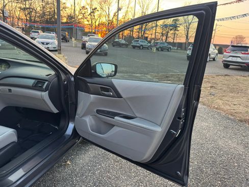 Used 2014 Honda Accord LX image 17