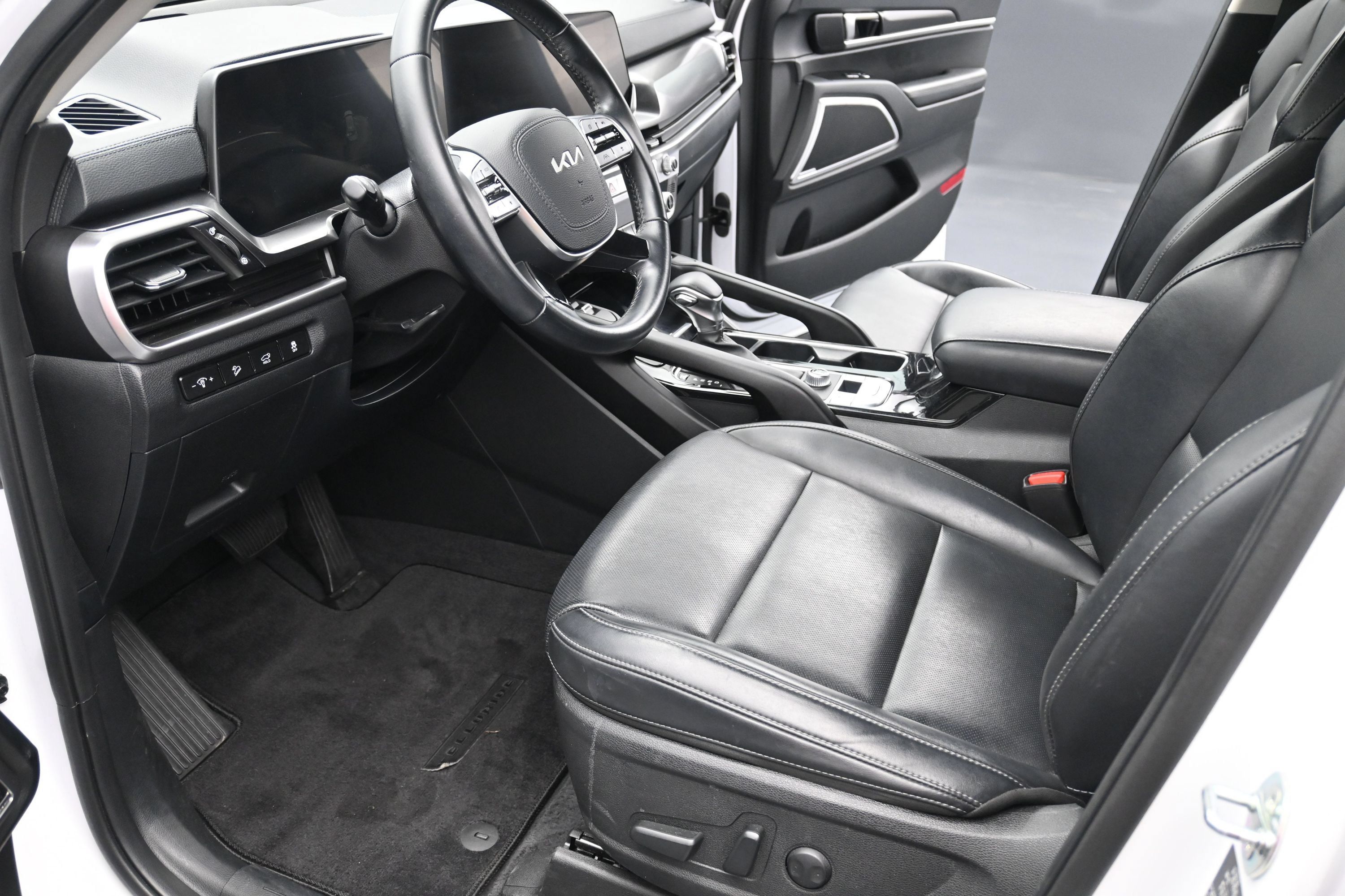 Used 2025 Kia Telluride S FWD image 12