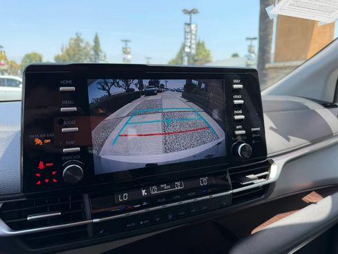 Used 2023 Toyota Sienna XLE FWD image 33
