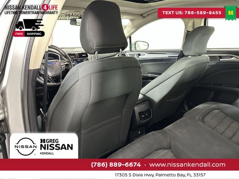 Used 2017 Ford Fusion SE w/ Fusion SE Technology Package image 28