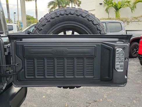 Used 2021 Jeep Wrangler Unlimited Rubicon AWD/4WD image 6