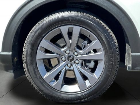 Used 2022 Ford Explorer XLT w/ Equipment Group 202A AWD/4WD image 27