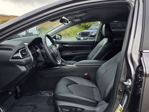 Used 2024 Toyota Camry SE image 12