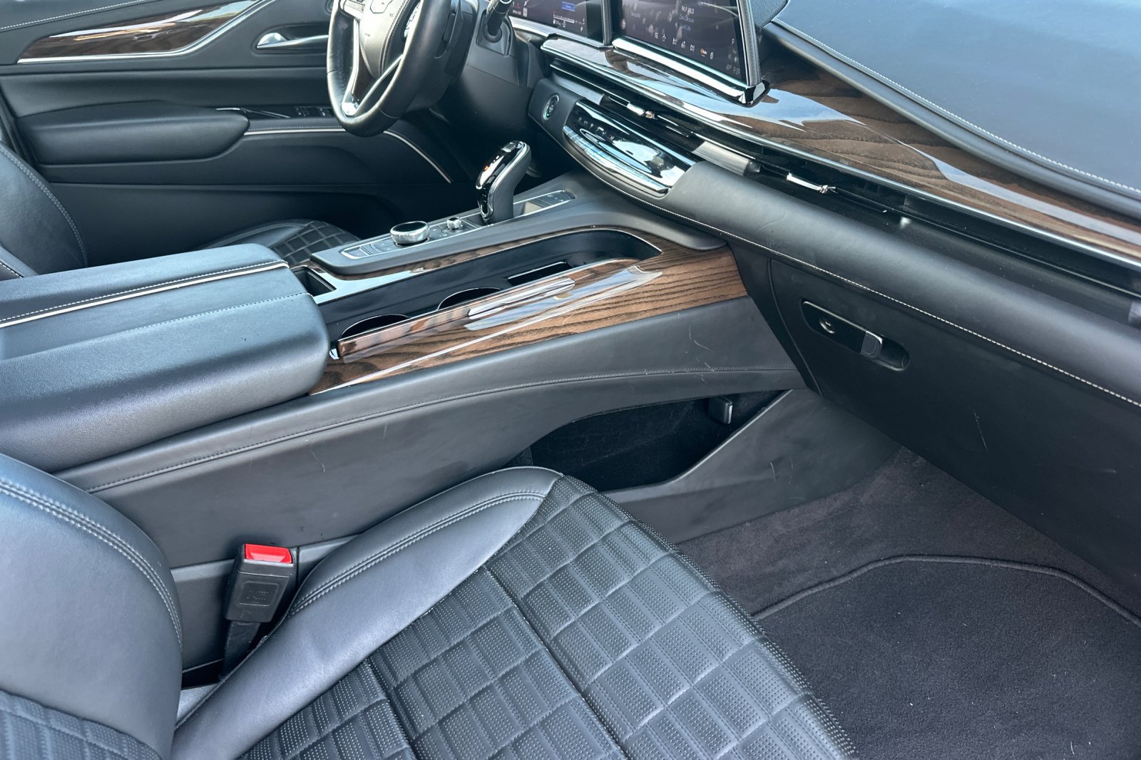 Used 2023 Cadillac Escalade Sport Platinum w/ LPO, ONYX Package AWD/4WD image 19