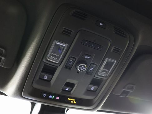 Used 2021 GMC Yukon XL Denali w/ Denali Premium Package image 33