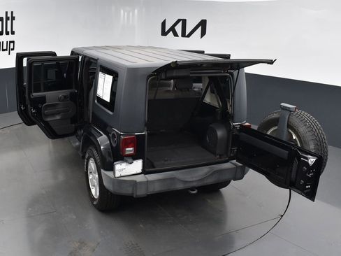 Used 2007 Jeep Wrangler Unlimited Sahara AWD/4WD image 31