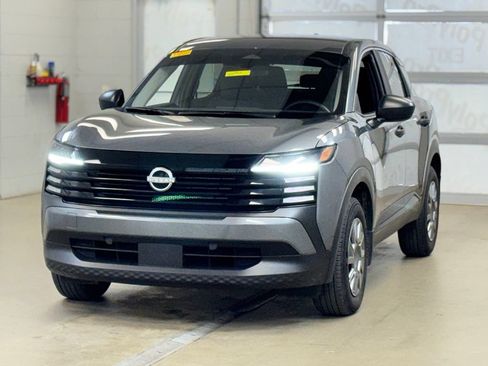 Used 2025 Nissan Kicks S AWD/4WD image 3