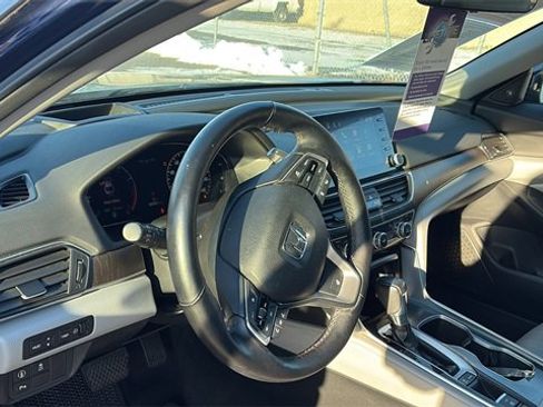 Used 2018 Honda Accord Touring image 10