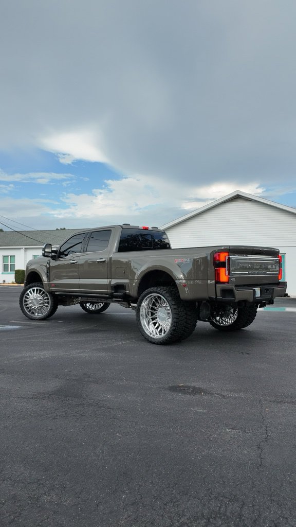 Used 2026 Ford F450 Platinum w/ Platinum Plus Package AWD/4WD image 2