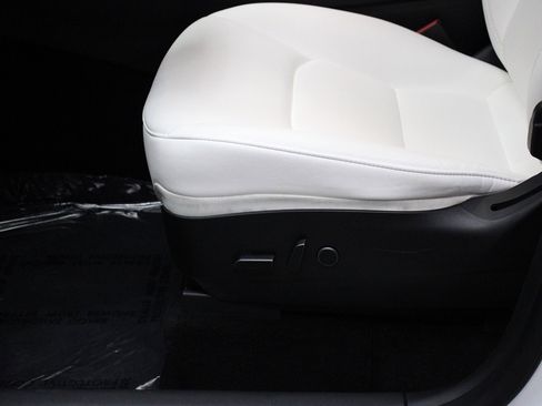 Used 2022 Tesla Model Y Performance image 30