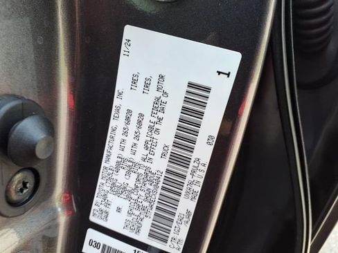 Used 2025 Toyota Tundra Limited AWD/4WD image 19