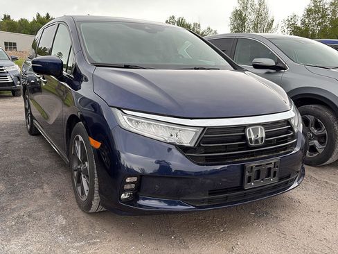 Used 2023 Honda Odyssey Elite image 2