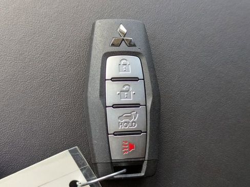 New 2026 Mitsubishi Outlander SE image 34