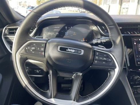 Used 2024 Jeep Grand Cherokee Altitude image 19