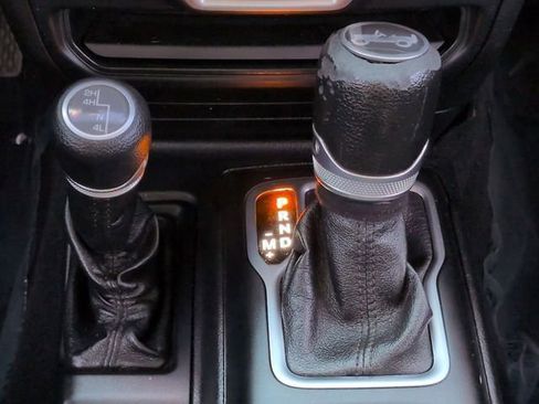 Used 2018 Jeep Wrangler Unlimited Sport AWD/4WD image 19