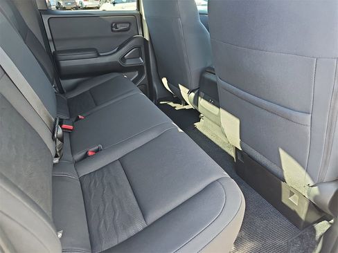 Used 2024 Nissan Frontier S image 11