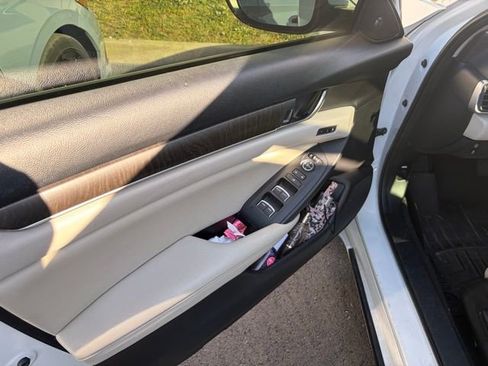 Used 2018 Honda Accord EX-L image 9