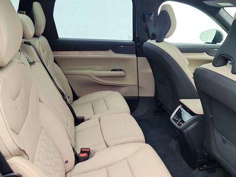 Used 2025 Volvo EX90 Ultra image 25
