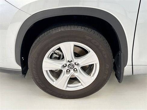 Certified 2023 Toyota Highlander L image 25
