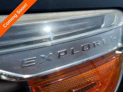 Used 2020 Ford Explorer Platinum w/ Premium Technology Package AWD/4WD image 7