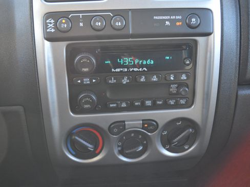 Used 2011 Chevrolet Colorado LT image 17