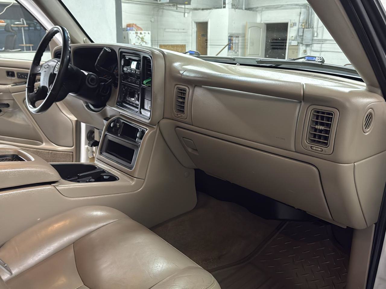 Used 2005 Chevrolet Silverado 2500 LT w/ Heavy-Duty Power Package AWD/4WD image 47
