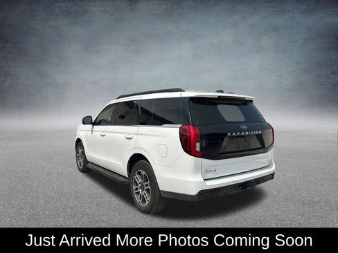 Used 2025 Ford Expedition Active AWD/4WD image 3