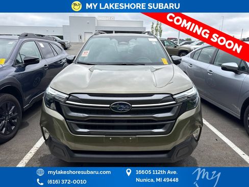 Used 2025 Subaru Forester Premium AWD/4WD image 2