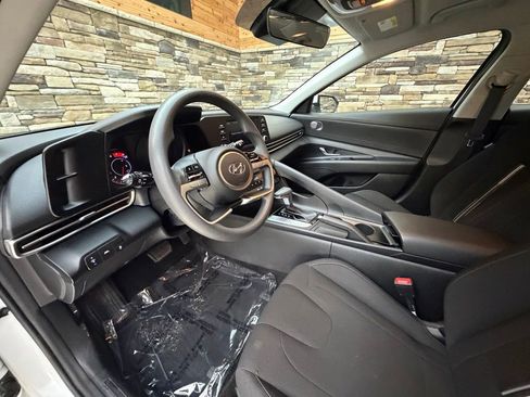 Certified 2023 Hyundai Elantra SEL image 10