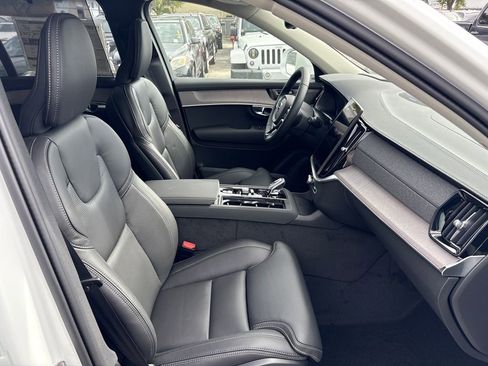New 2026 Volvo XC90 T8 Ultra image 32