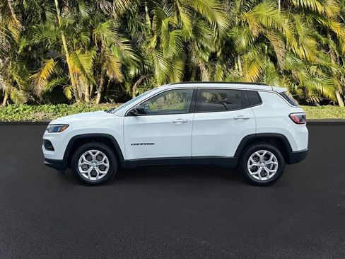 Used 2024 Jeep Compass Latitude AWD/4WD image 9