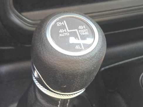 Used 2024 Jeep Wrangler Unlimited Sahara AWD/4WD image 30