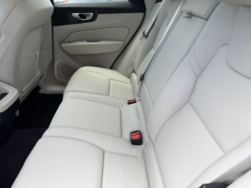 Certified 2024 Volvo XC60 B5 Plus w/ Protection Package Premier AWD/4WD image 17