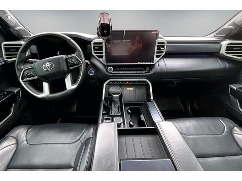 Used 2024 Toyota Sequoia Platinum AWD/4WD image 7