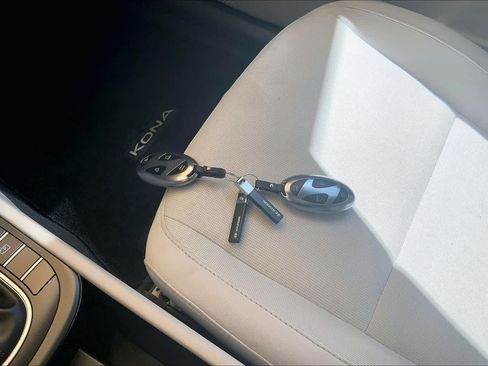 Certified 2025 Hyundai Kona SE FWD image 14